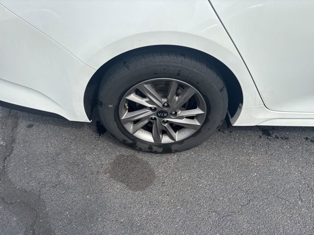 Used 2020 Kia Optima LX image 17