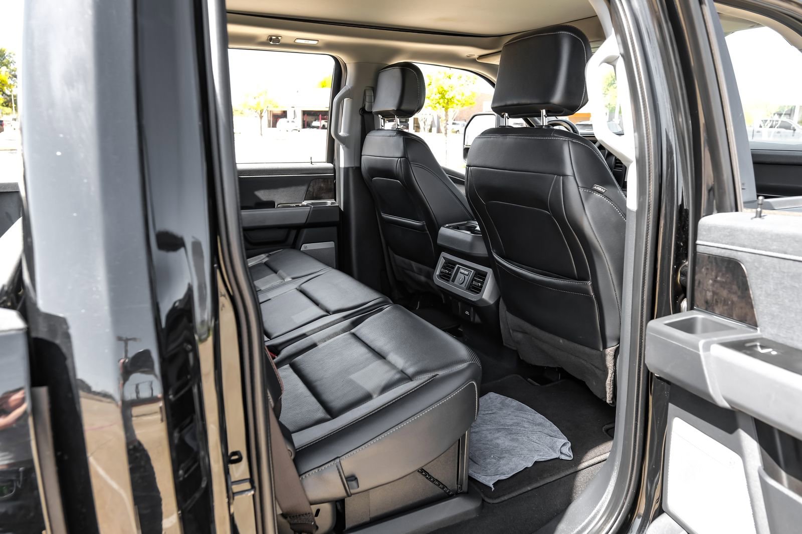 Used 2023 Ford F350 Lariat image 39