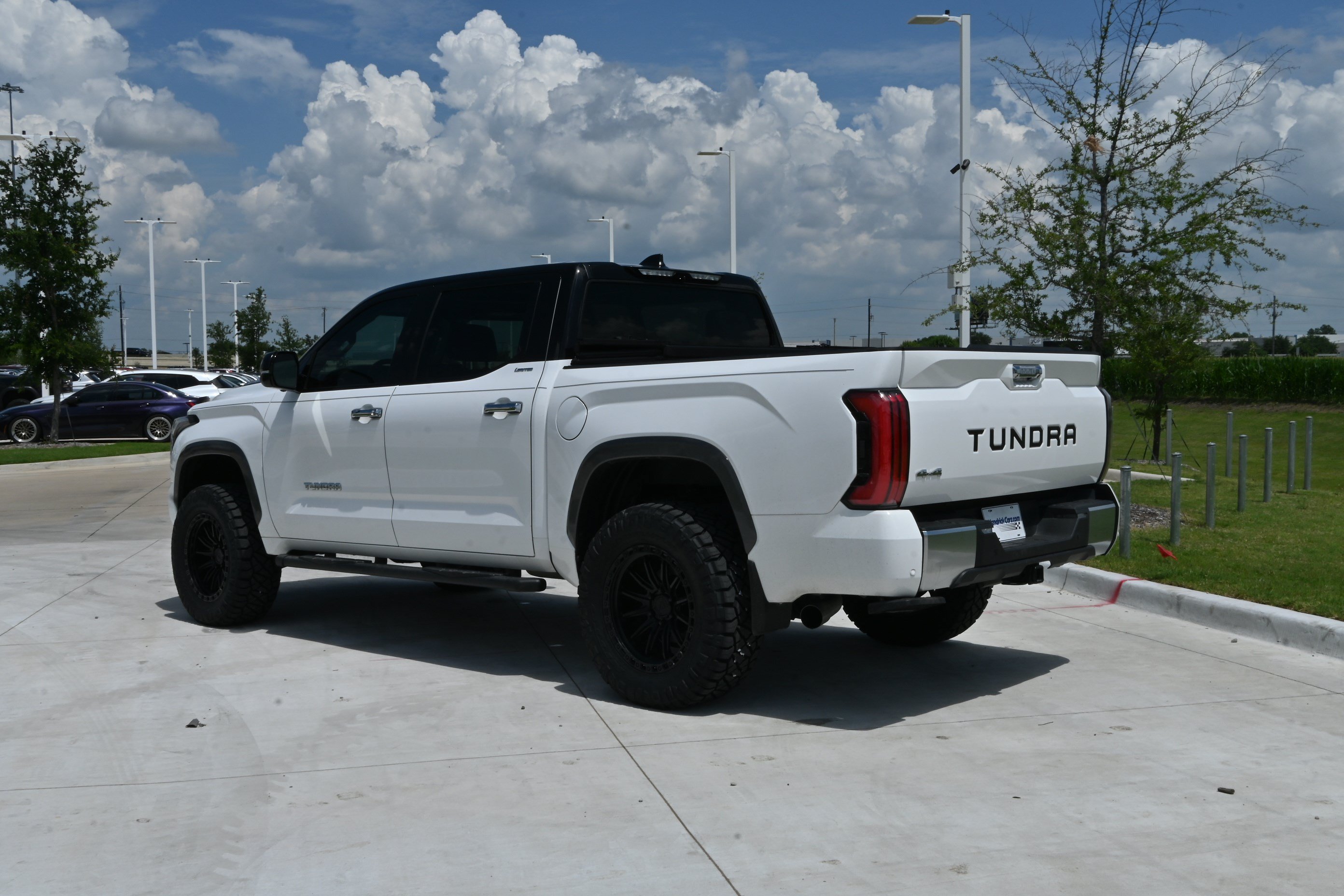 Used 2024 Toyota Tundra Limited AWD/4WD image 8
