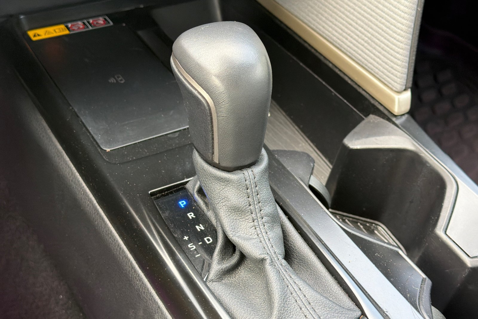 Used 2025 Toyota Camry SE w/ Convenience Package FWD image 26