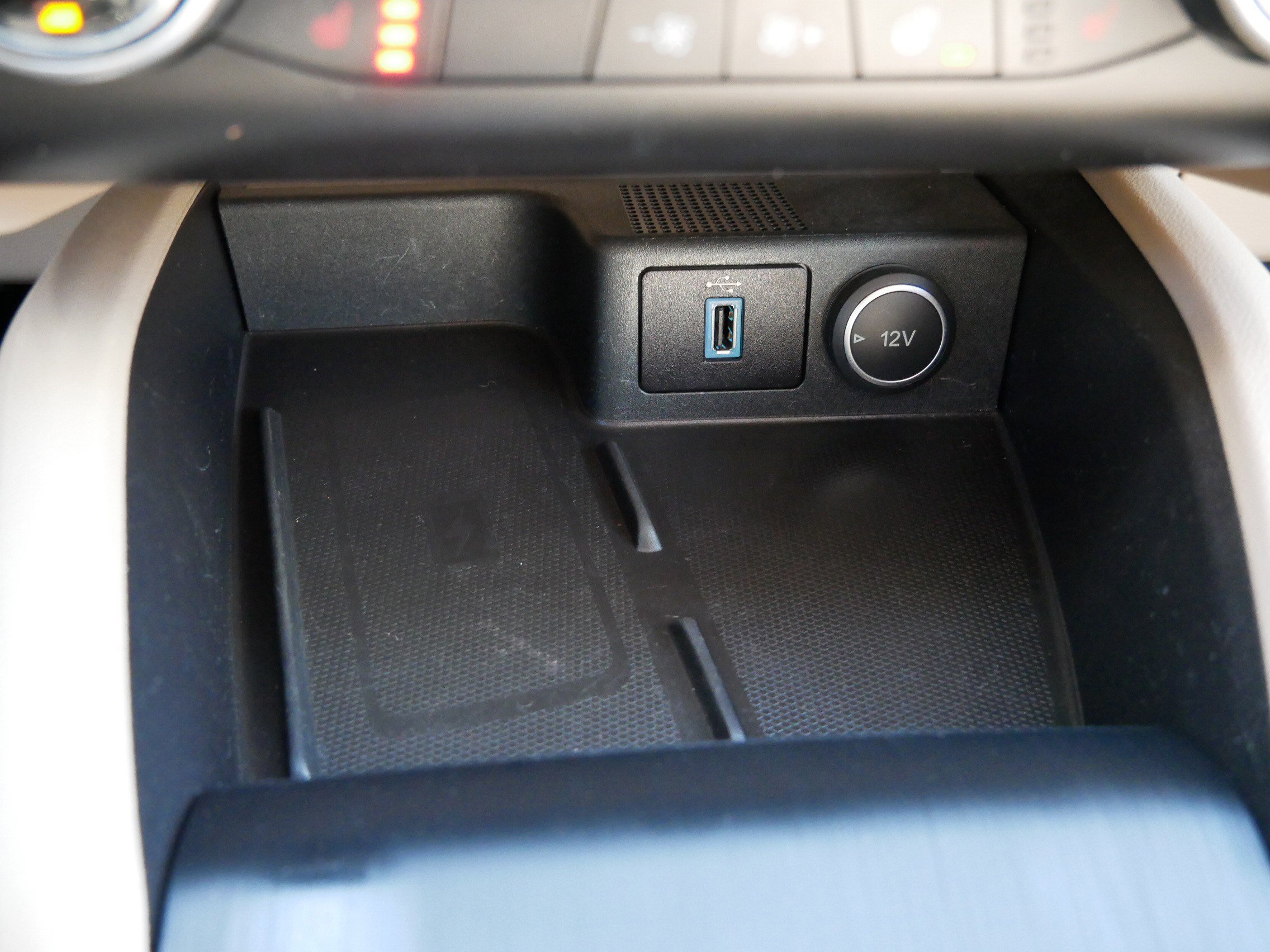 Used 2020 Ford Escape Titanium image 30