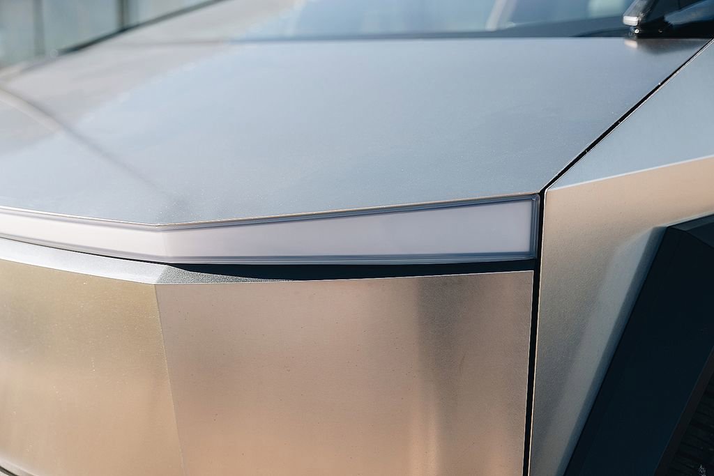 Used 2024 Tesla Cybertruck AWD Crew Cab image 23