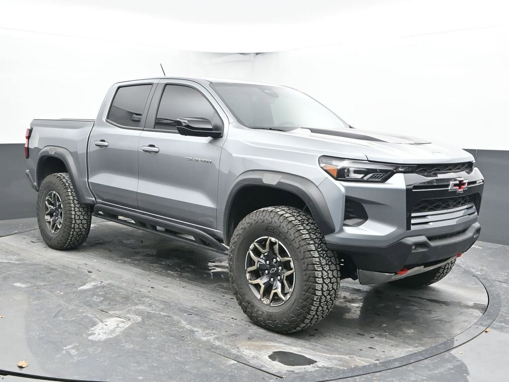 Used 2024 Chevrolet Colorado ZR2 w/ ZR2 Convenience Package III image 3