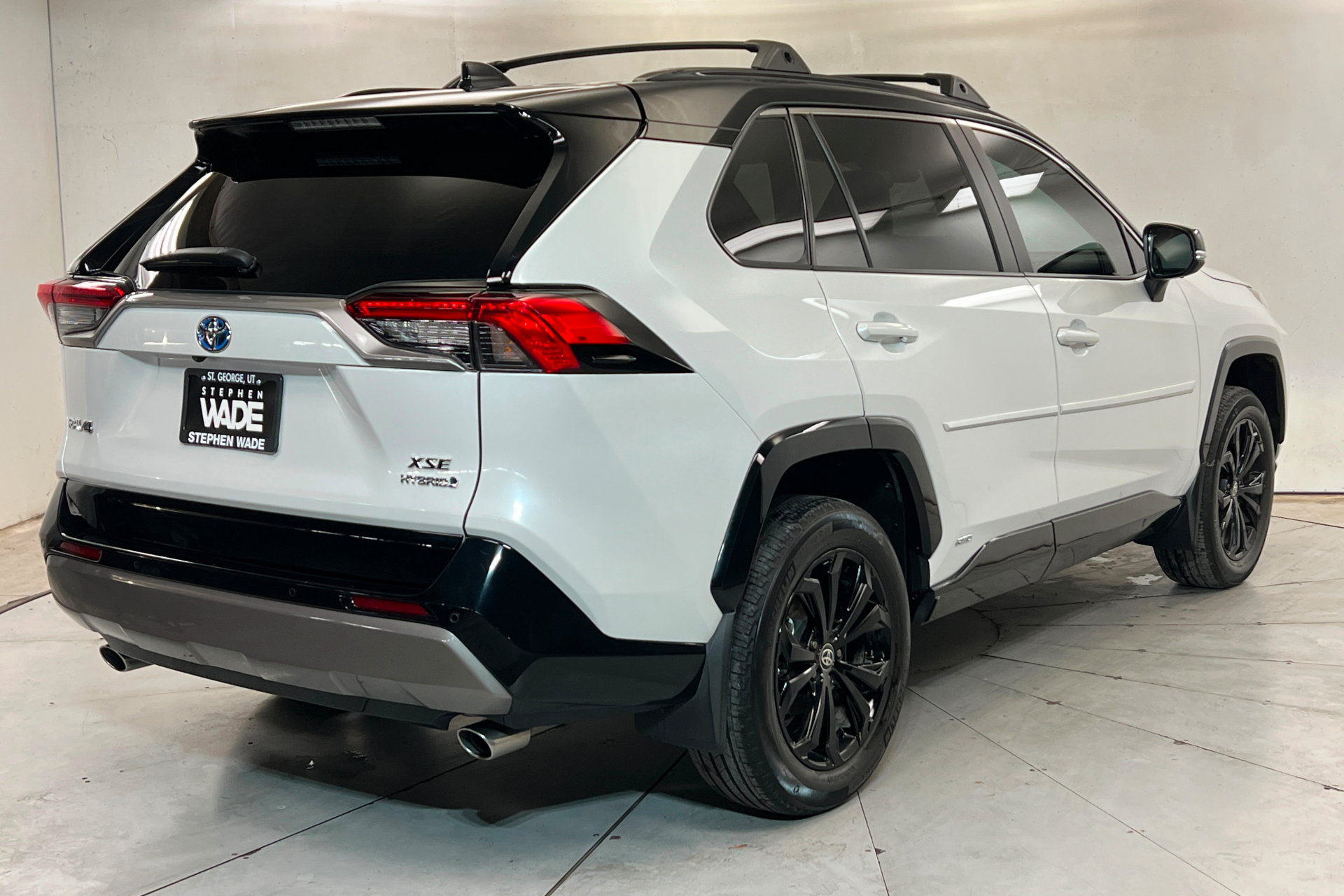 Used 2023 Toyota RAV4 XSE AWD/4WD image 5