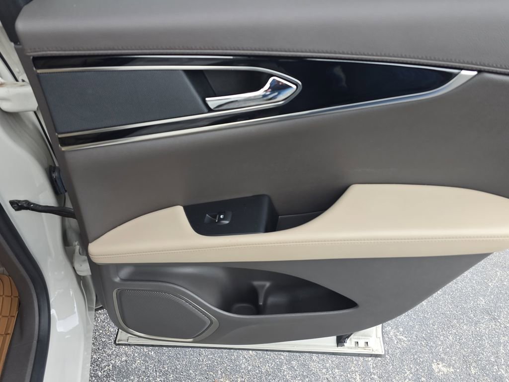 Used 2022 Lincoln Nautilus FWD w/ Premium Package image 9