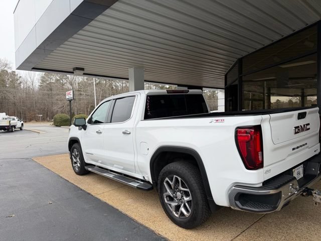 Used 2022 GMC Sierra 1500 SLT w/ SLT Premium Plus Package AWD/4WD image 6