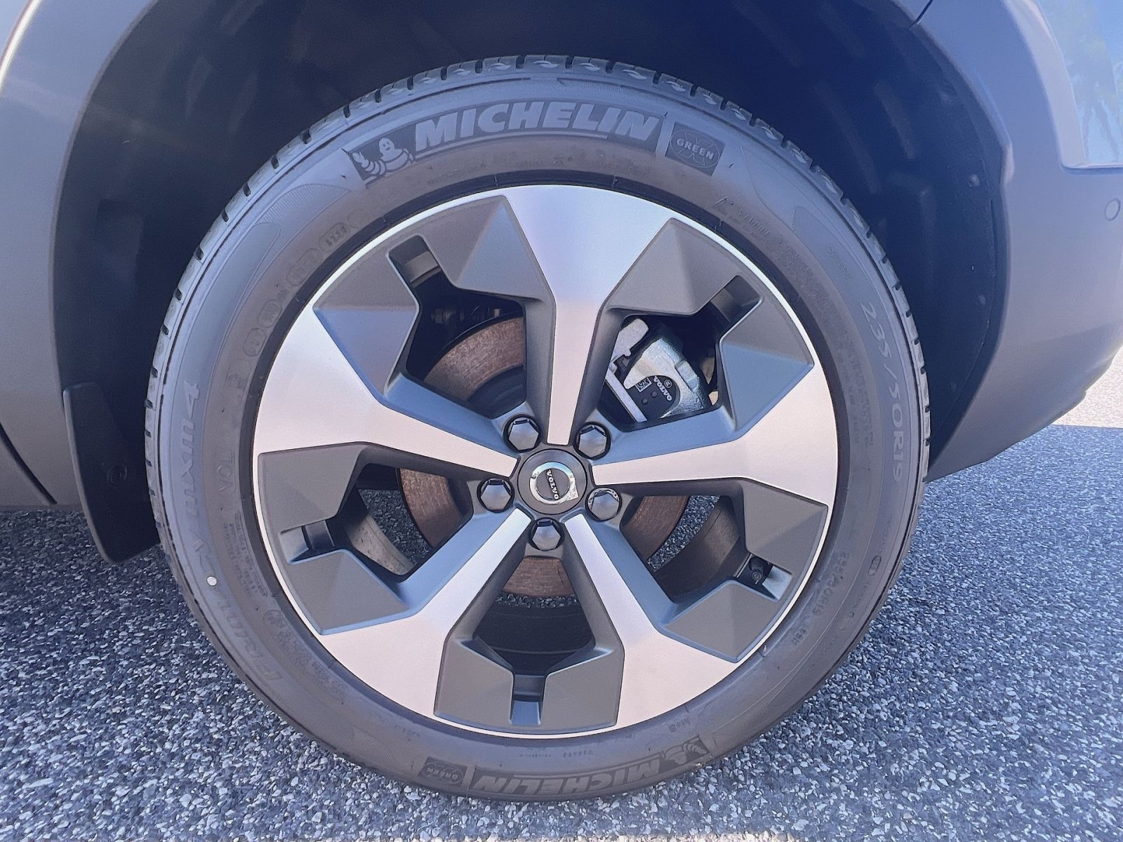 New 2026 Volvo XC40 B5 Plus w/ Protection Package Premier AWD/4WD image 12