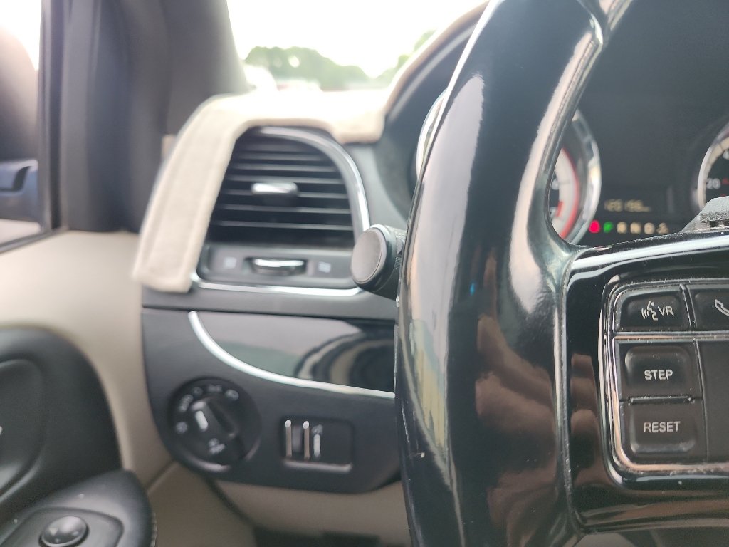 Used 2019 Dodge Grand Caravan SXT FWD image 28