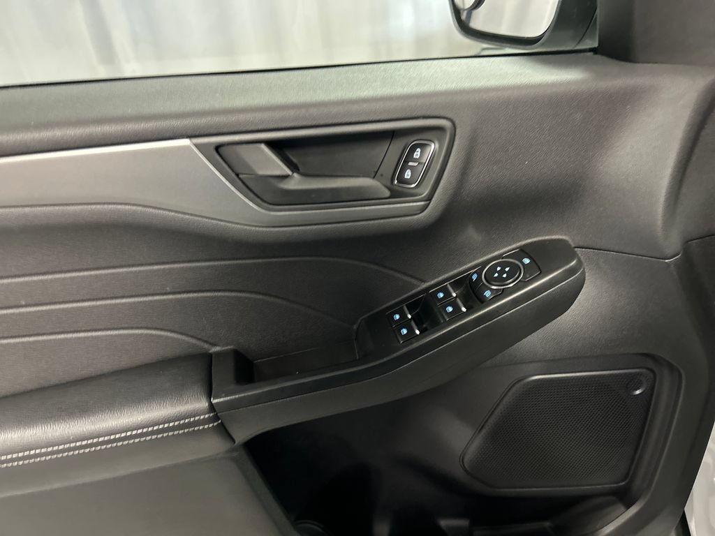 Used 2023 Ford Escape Active AWD/4WD image 13