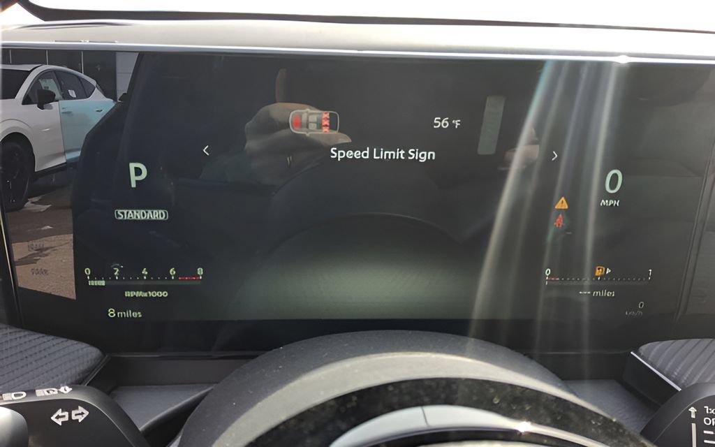 New 2026 Nissan Kicks SR w/ SR Premium Package FWD image 17