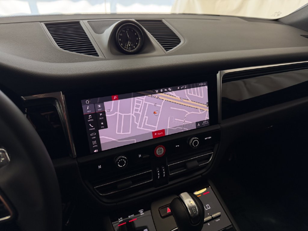 Certified 2026 Porsche Macan AWD/4WD image 23