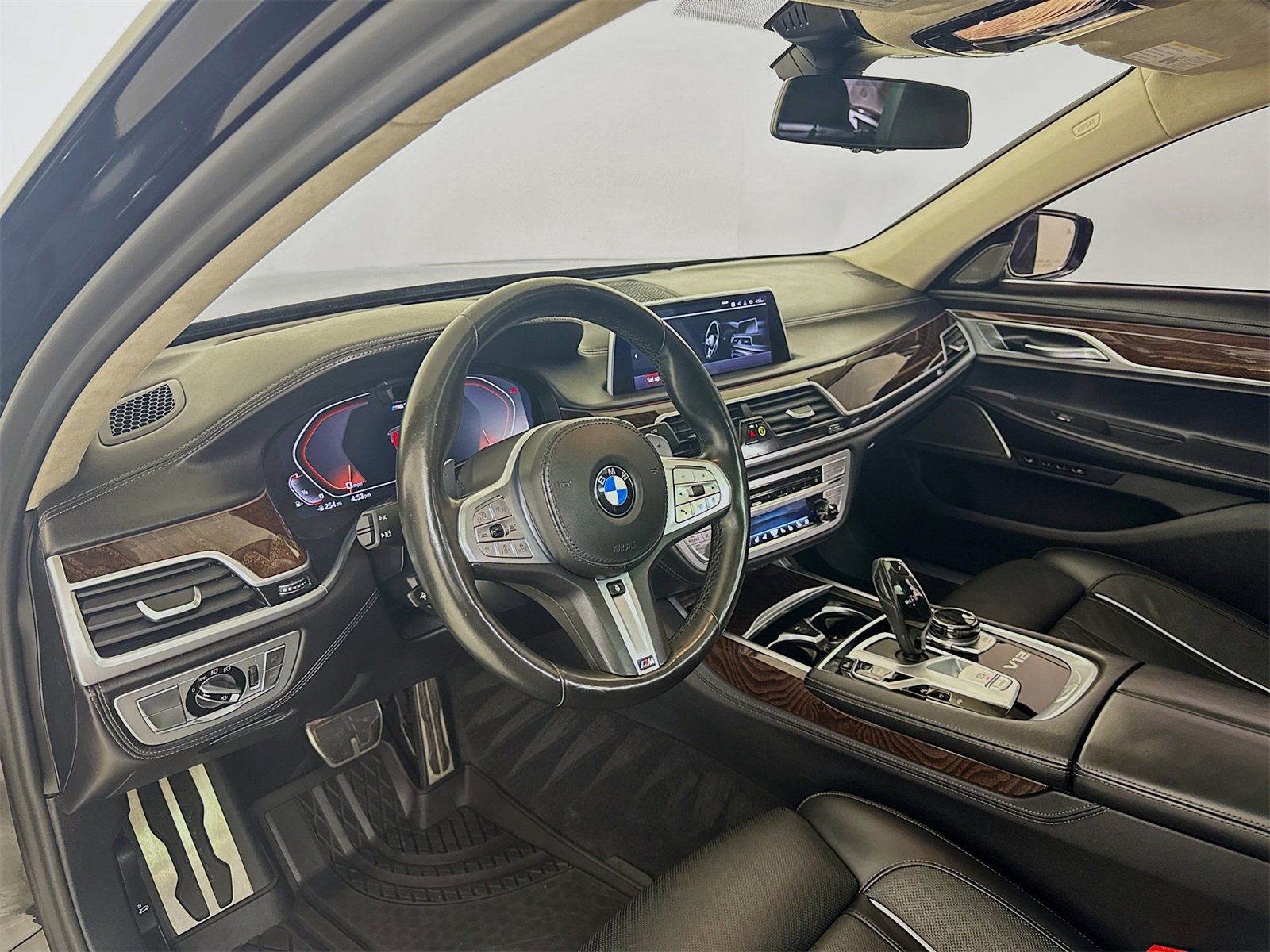 Used 2020 BMW M760i xDrive w/ Luxury Rear Seating Package image 10