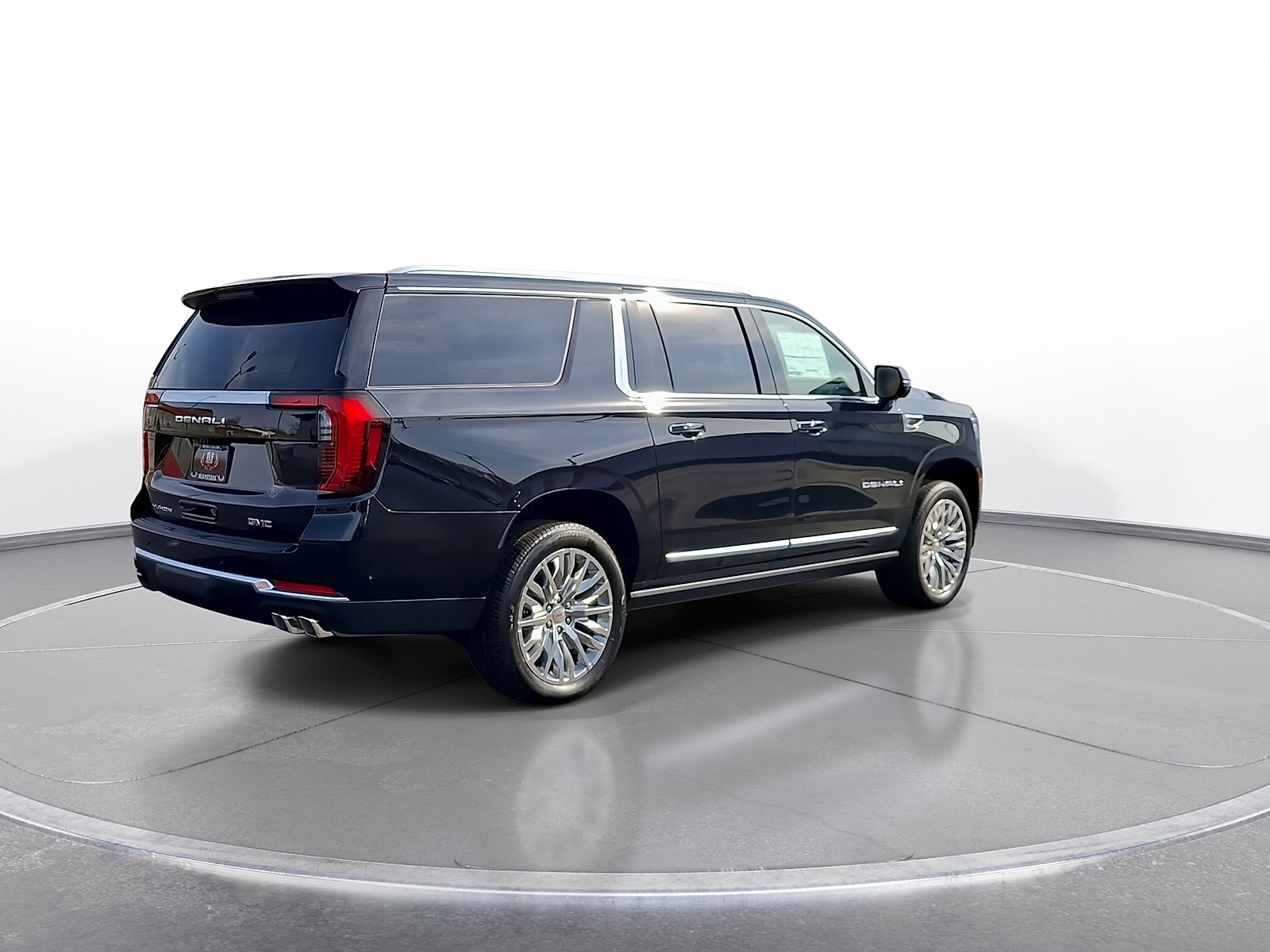 New 2026 GMC Yukon XL Denali w/ Denali Reserve Package AWD/4WD image 8