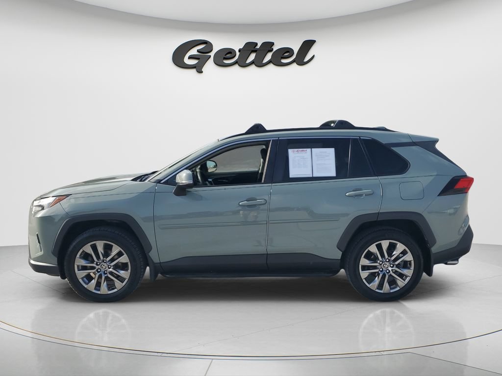 Used 2022 Toyota RAV4 XLE Premium AWD/4WD image 8