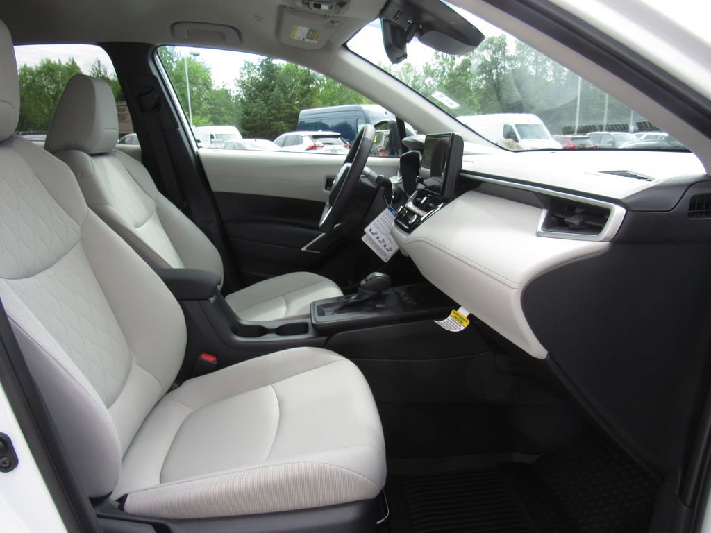 New 2026 Toyota Corolla Cross LE AWD/4WD image 17