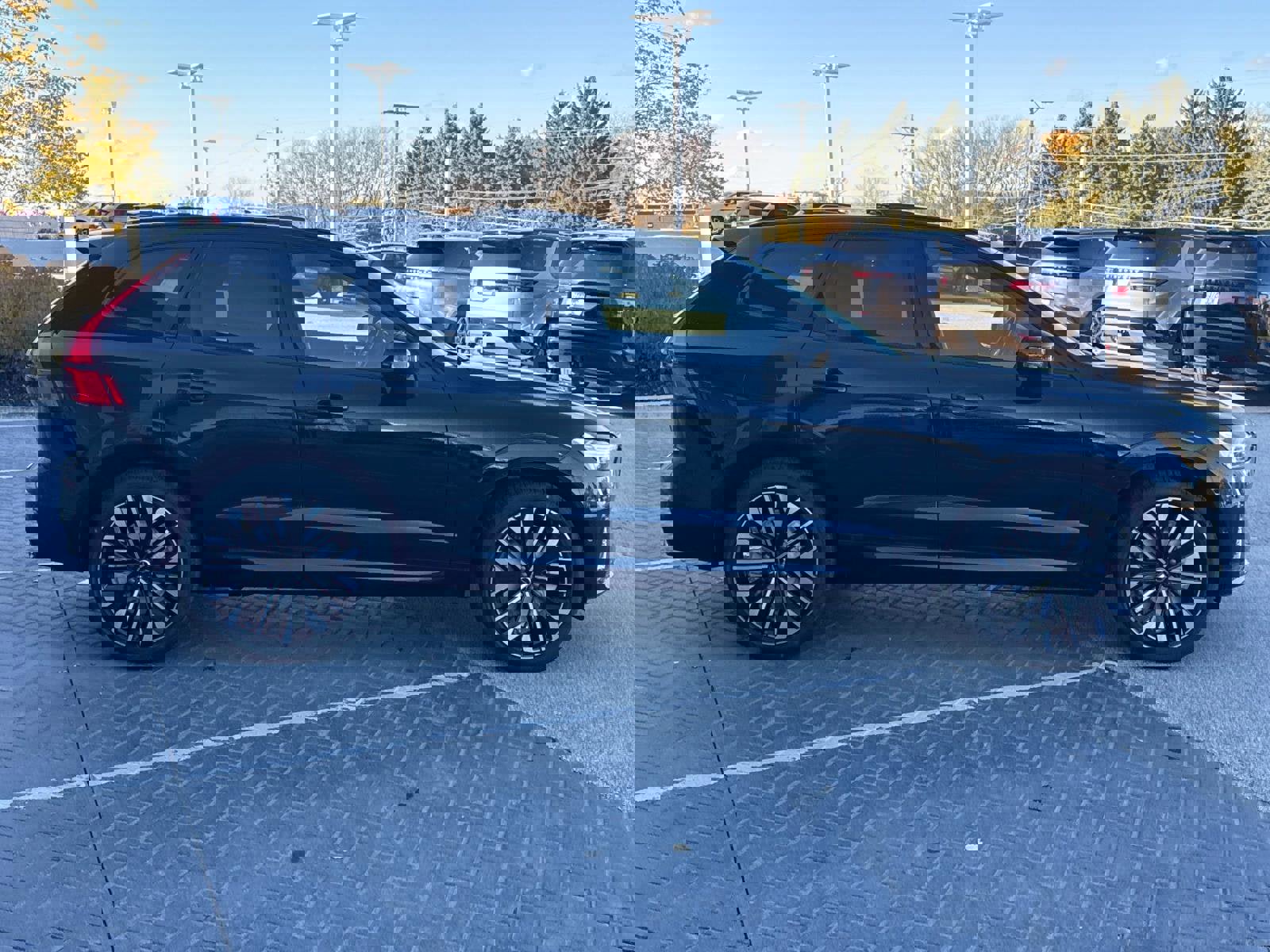 New 2026 Volvo XC60 B5 Ultra w/ Climate Package image 4