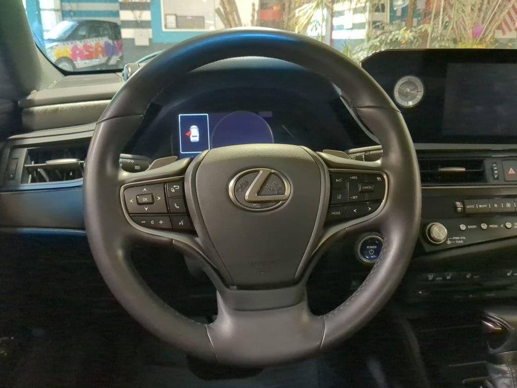 Used 2022 Lexus ES 300h w/ Premium Package FWD image 2