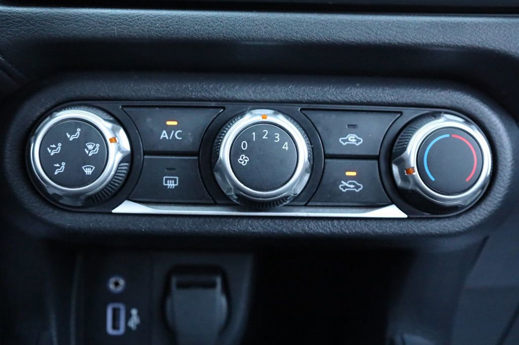 Used 2025 Nissan Versa S w/ Trunk Package image 37