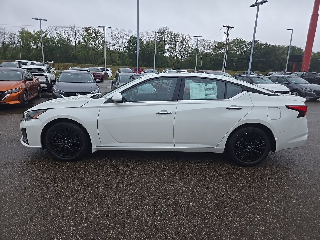 New 2025 Nissan Altima 2.5 SV image 4
