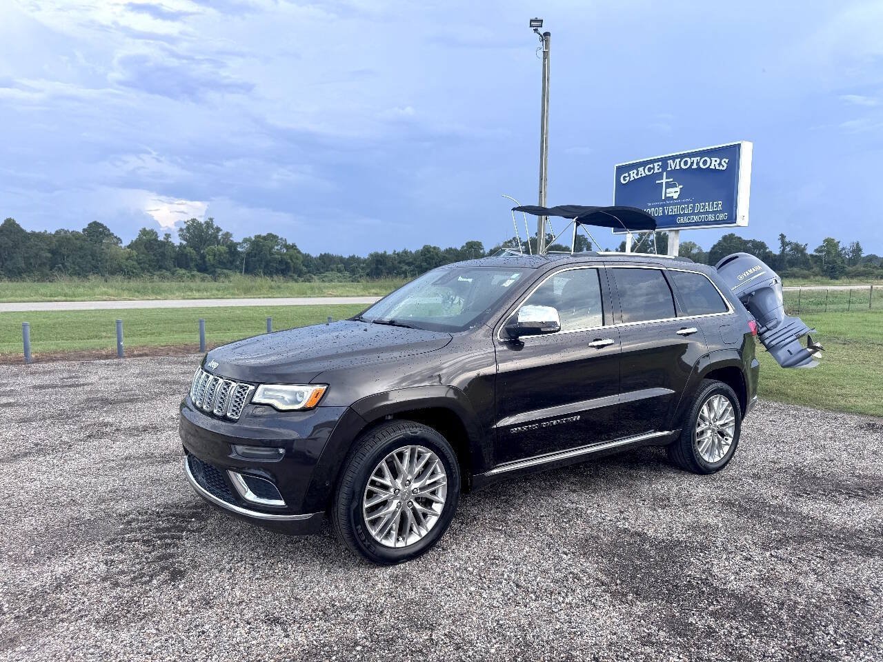 Used 2017 Jeep Grand Cherokee Summit AWD/4WD image 2