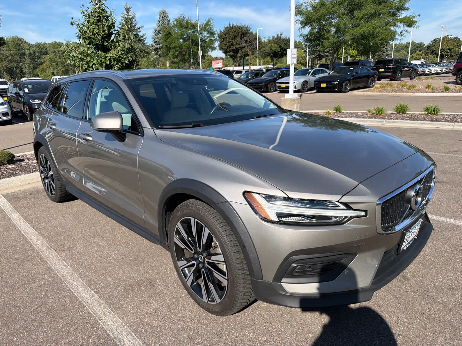 Used 2020 Volvo V60 T5 Cross Country AWD/4WD image 2