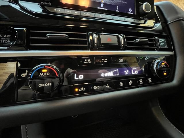 Used 2025 Nissan Pathfinder SV AWD/4WD image 27