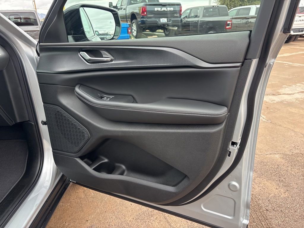 New 2025 Jeep Grand Cherokee L Altitude image 25