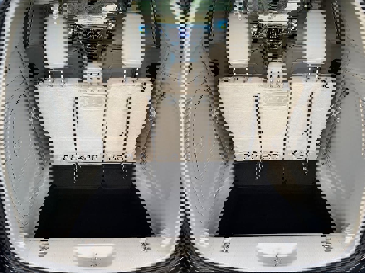 Used 2017 Chrysler Pacifica Platinum image 19