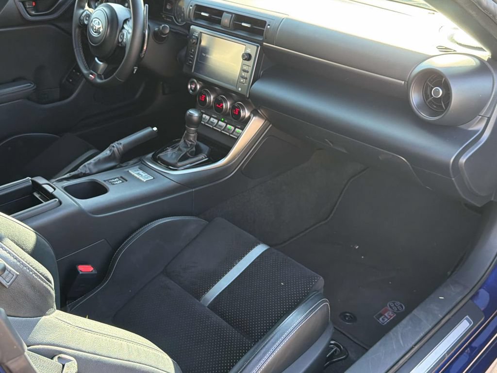 Used 2022 Toyota GR86 Premium RWD image 10