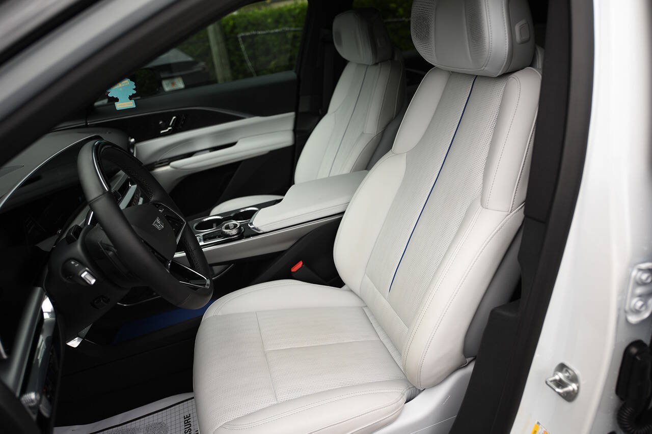 Used 2025 Cadillac Lyriq Sport w/ LPO, Floor Liner Package AWD/4WD image 9