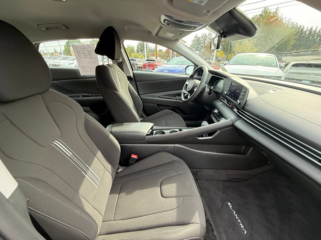 Certified 2025 Hyundai Elantra Hybrid FWD image 18
