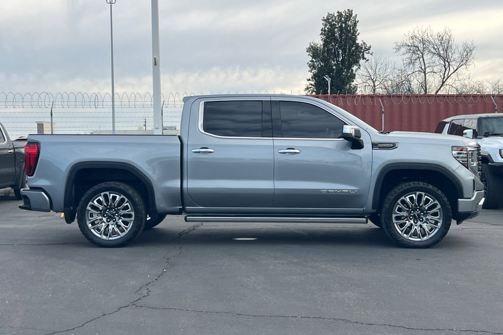 Used 2024 GMC Sierra 1500 Denali Ultimate image 3