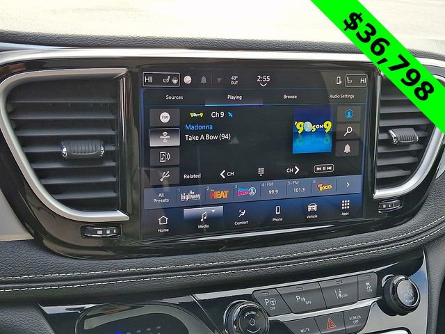 Used 2025 Chrysler Pacifica Premium image 18