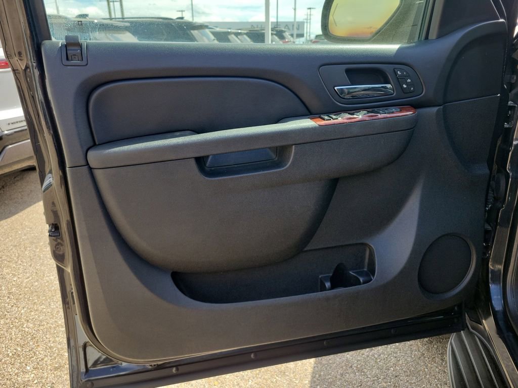 Used 2011 Chevrolet Tahoe LT w/ Luxury Package image 19