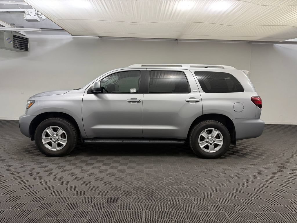 Used 2018 Toyota Sequoia SR5 AWD/4WD image 2