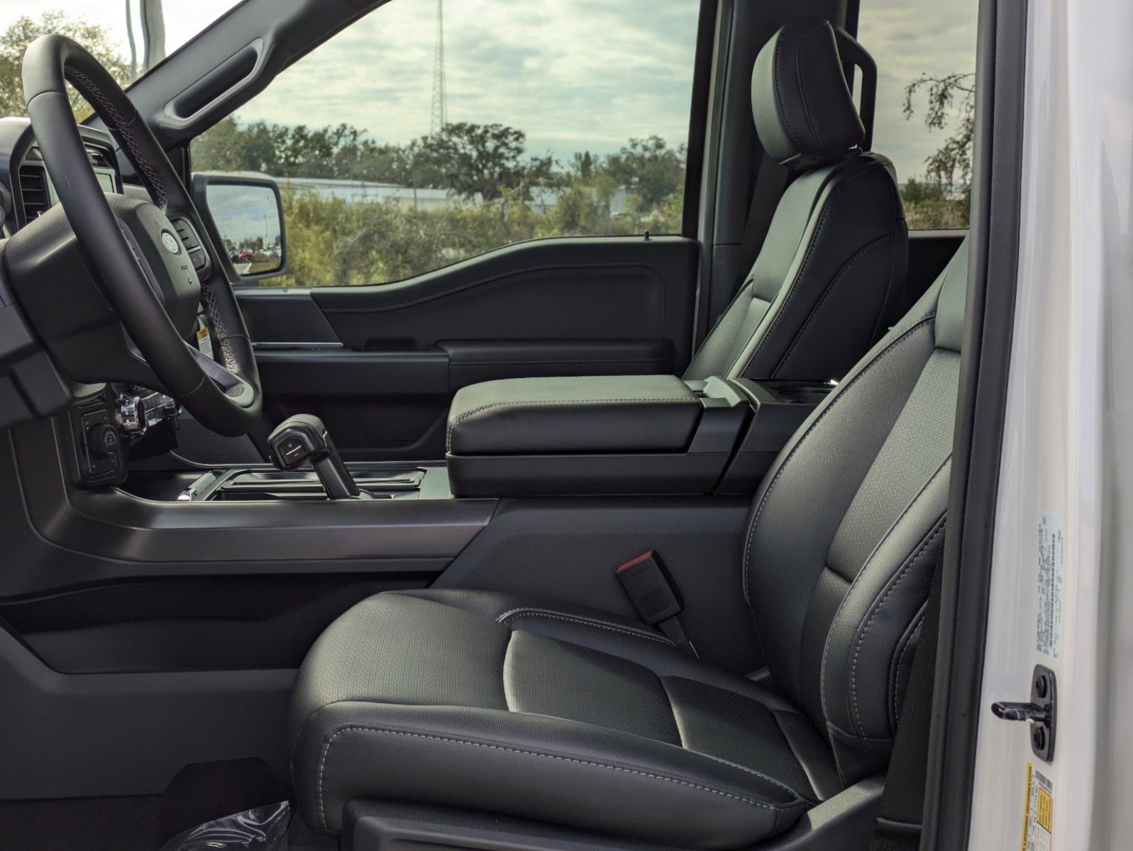 New 2025 Ford F150 Lariat w/ Equipment Group 501A Mid image 24