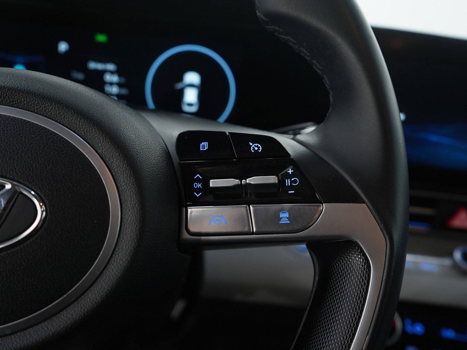 Used 2023 Hyundai Elantra Limited image 25