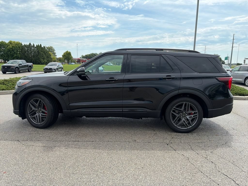 Used 2025 Ford Explorer ST w/ Sun And Sound Package AWD/4WD image 5