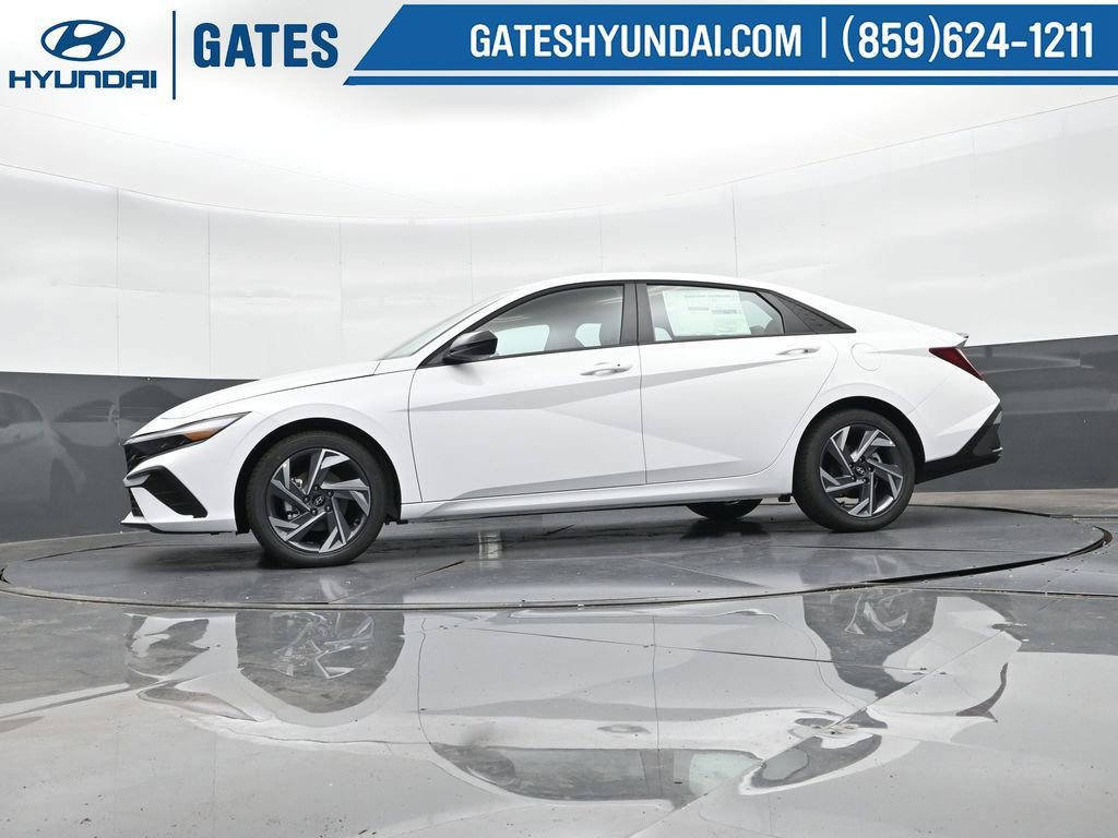 Used 2025 Hyundai Elantra Sport image 45
