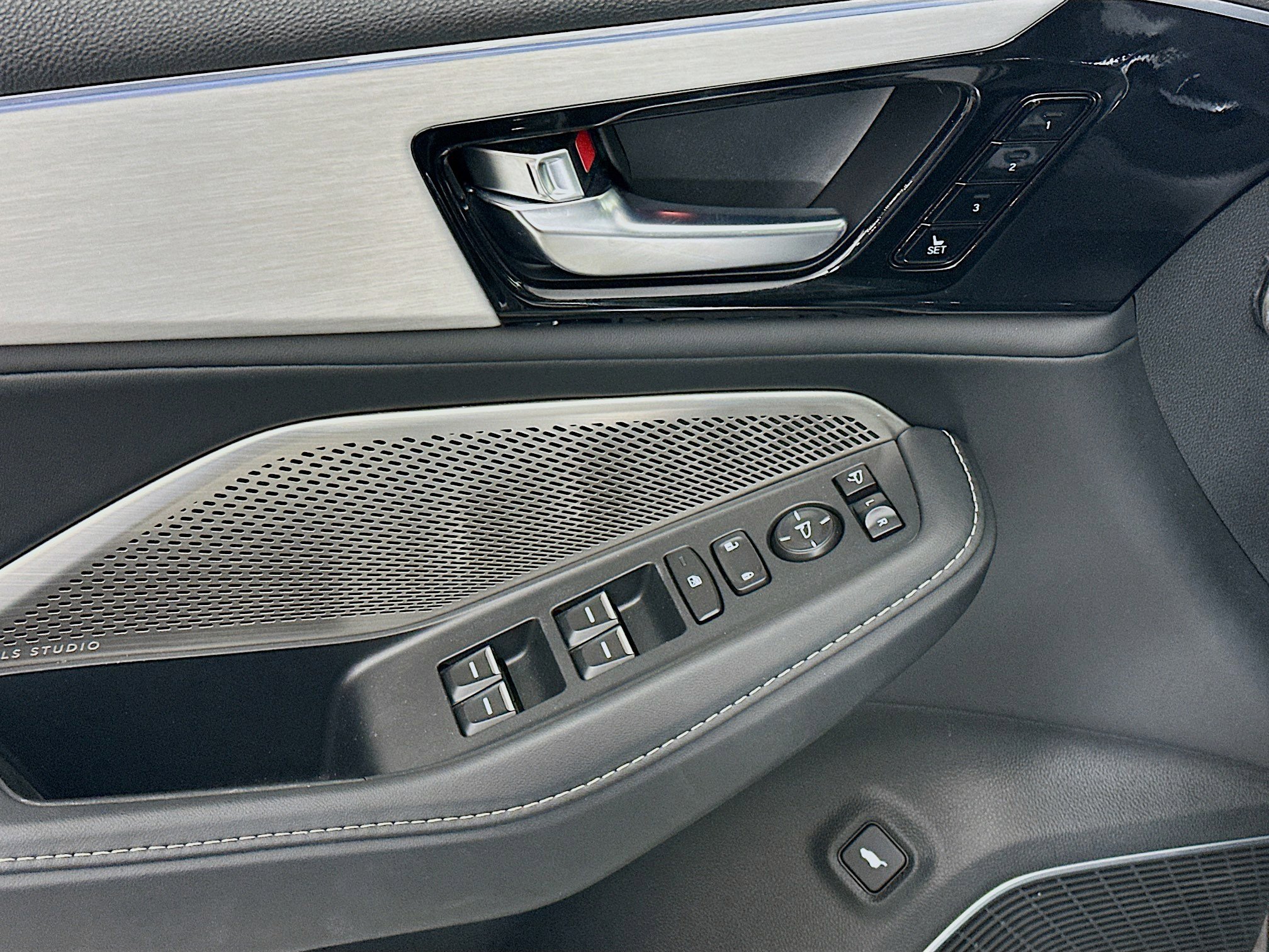 Used 2023 Acura MDX FWD w/ Technology Package image 15