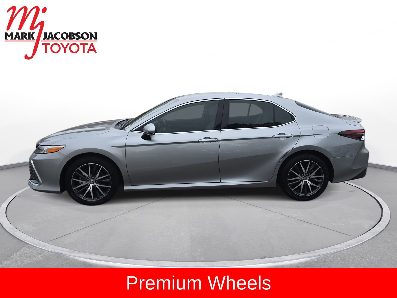 Used 2022 Toyota Camry XLE image 12