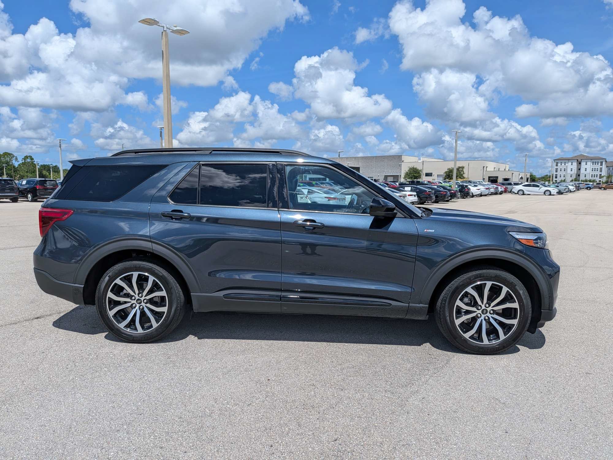 Used 2024 Ford Explorer ST-Line w/ Class IV Trailer Tow Package RWD image 4