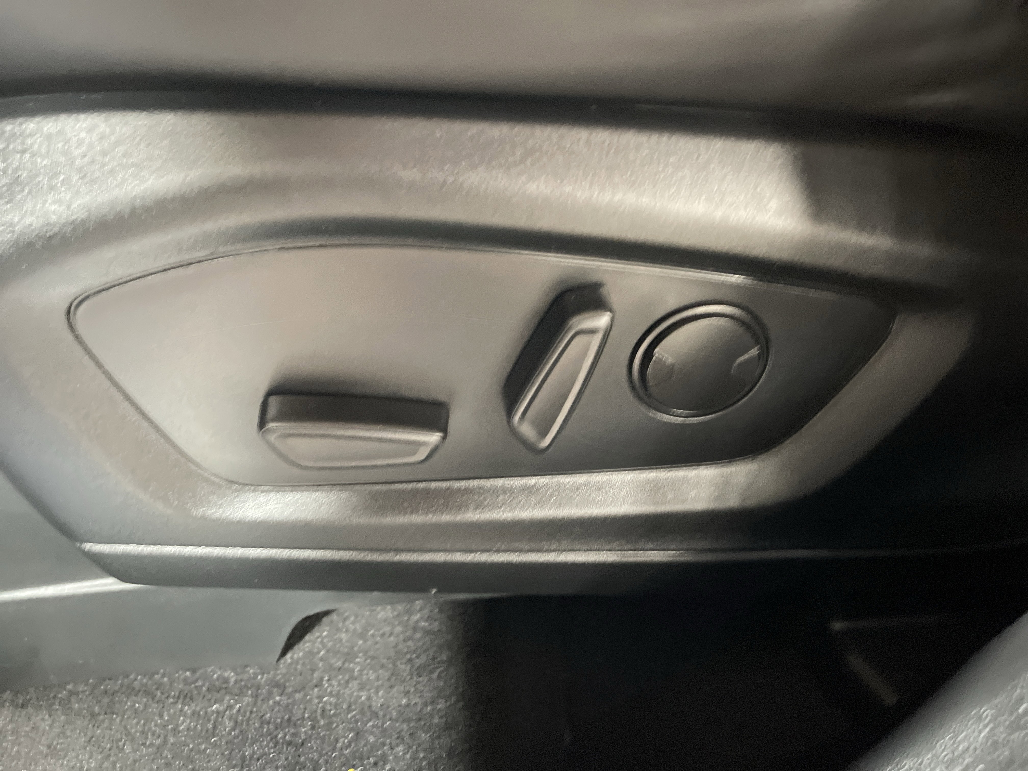 Used 2024 Ford Explorer Platinum w/ Technology Package image 12