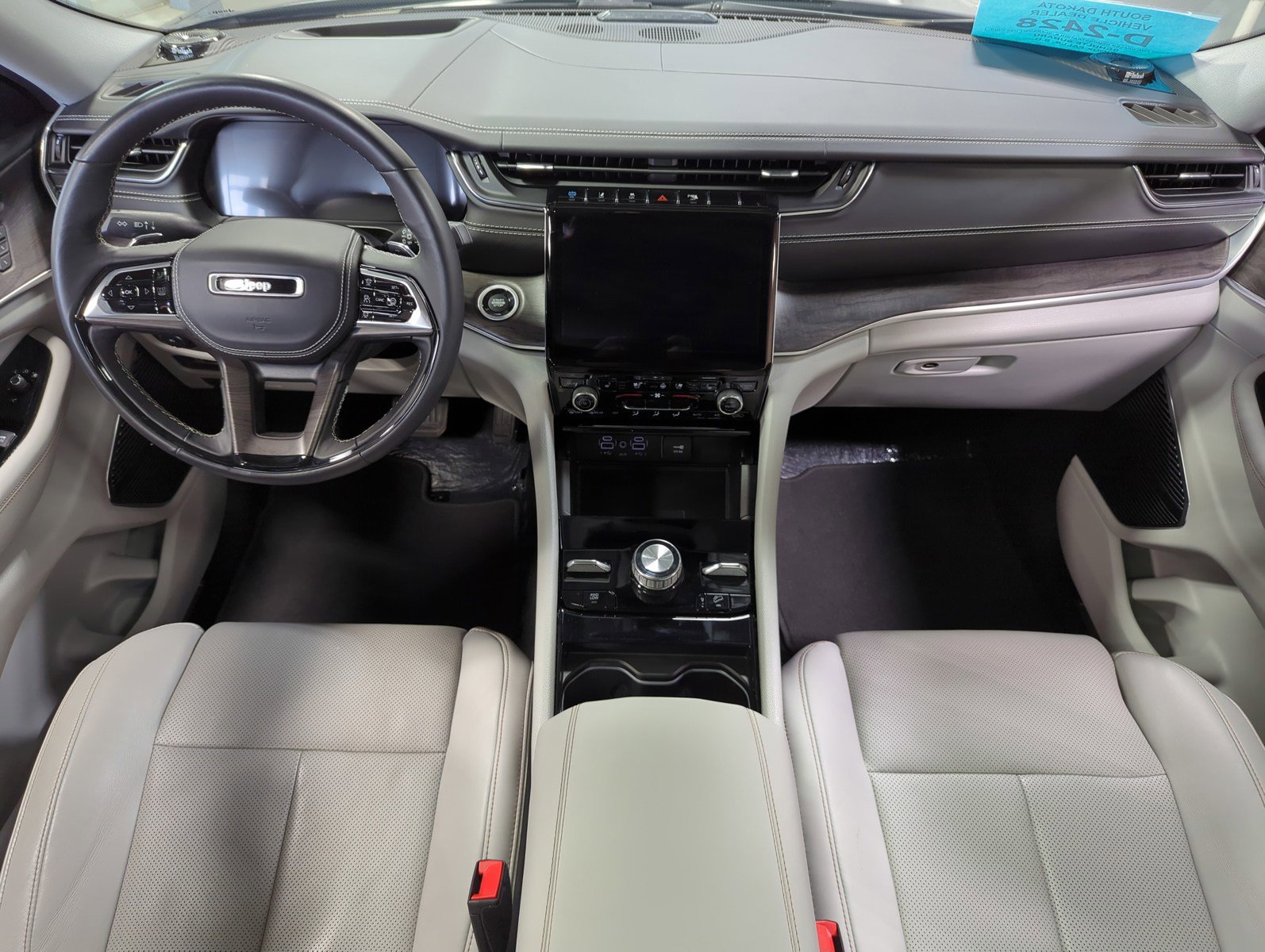 Used 2022 Jeep Grand Cherokee Overland w/ Advanced Protech Group III image 10