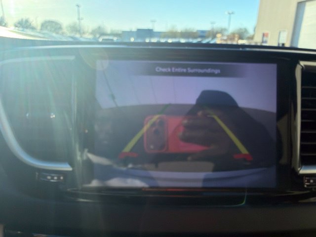 Used 2024 Chrysler Pacifica Touring-L FWD image 29