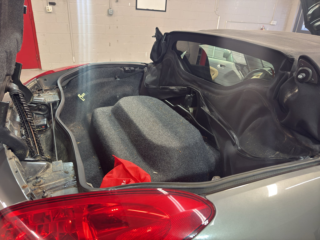 Used 2006 Pontiac Solstice Convertible w/ Premium Package RWD image 22