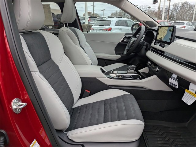 New 2025 Mitsubishi Outlander SE image 36