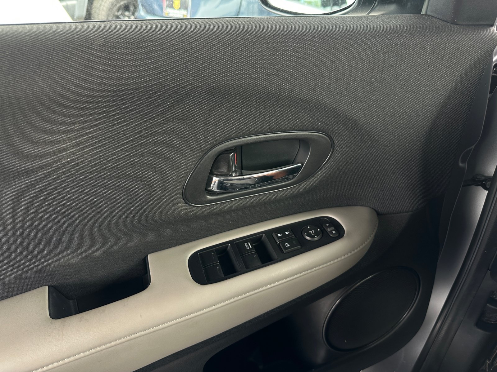 Used 2021 Honda HR-V LX image 16