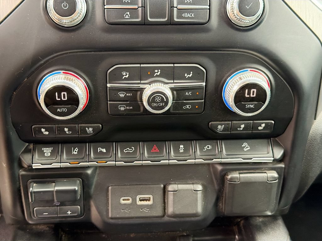 Used 2020 GMC Sierra 2500 Denali w/ Denali Ultimate Package AWD/4WD image 17