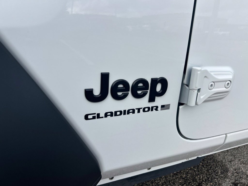 Used 2026 Jeep Gladiator Sport AWD/4WD image 18
